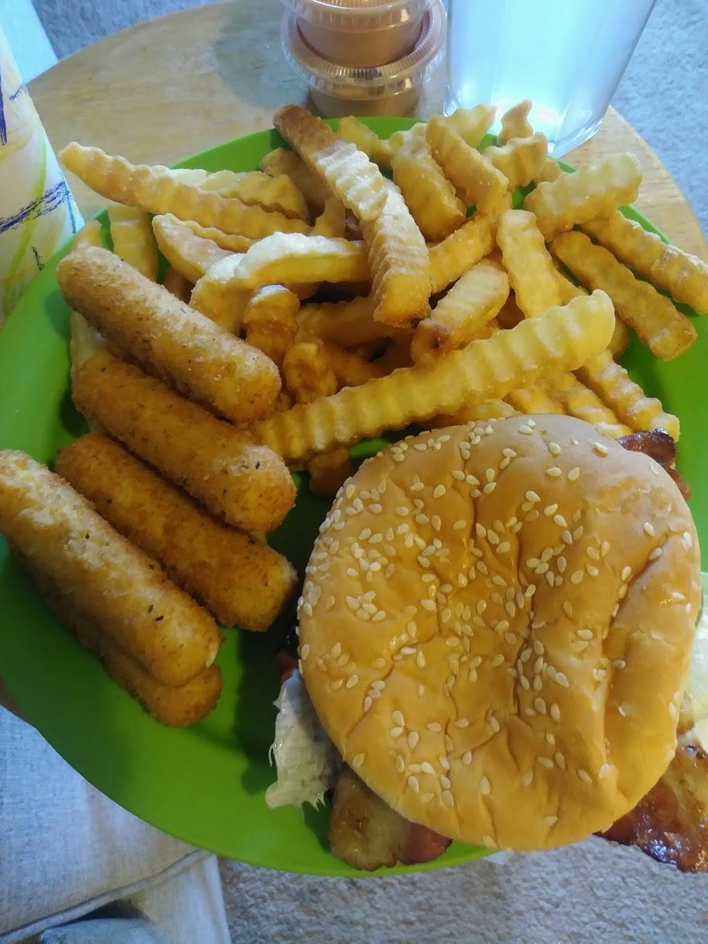 Herfys Burgers & Shakes | restaurant | 14017 1st Ave S C, Burien, WA 98168, USA | 2062428779 OR +1 206-242-8779