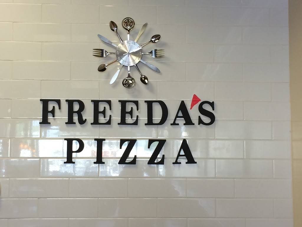 Freedas Pizza & Calzone | restaurant | Parelli Optical, 38 Enon St R, Beverly, MA 01915, USA | 9789690999 OR +1 978-969-0999