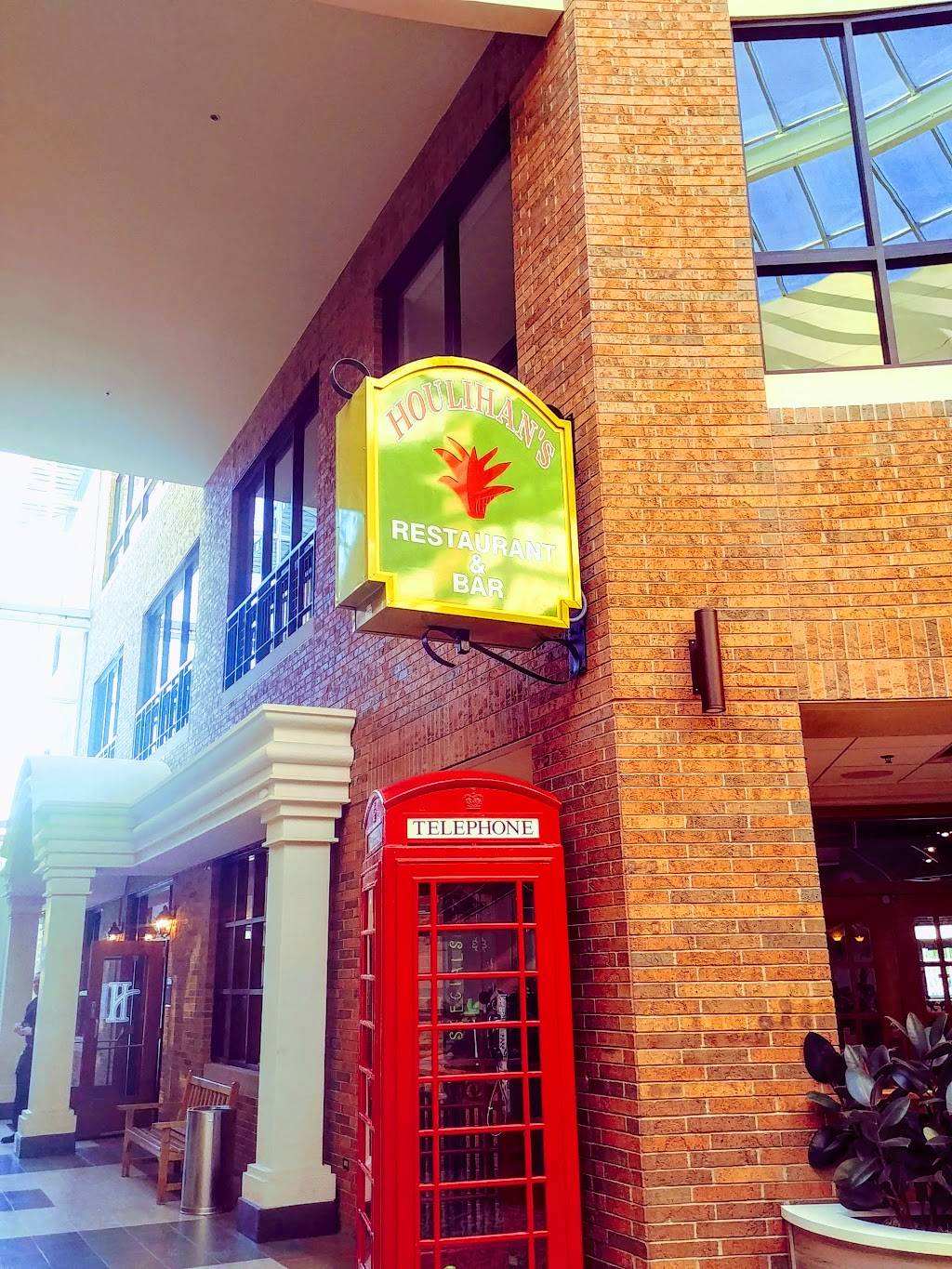 Houlihans | restaurant | 6601 Lyndale Ave S, Richfield, MN 55423, USA | 6122439150 OR +1 612-243-9150