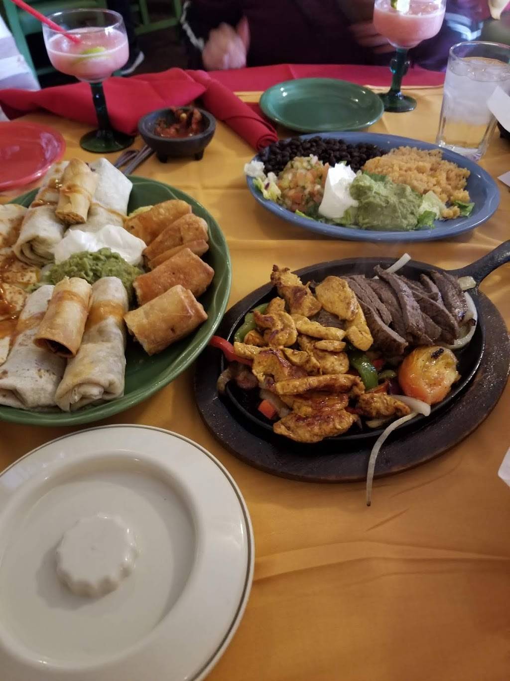 Albertos Cantina | restaurant | 435 Main St, Pleasanton, CA 94566, USA | 9254622316 OR +1 925-462-2316