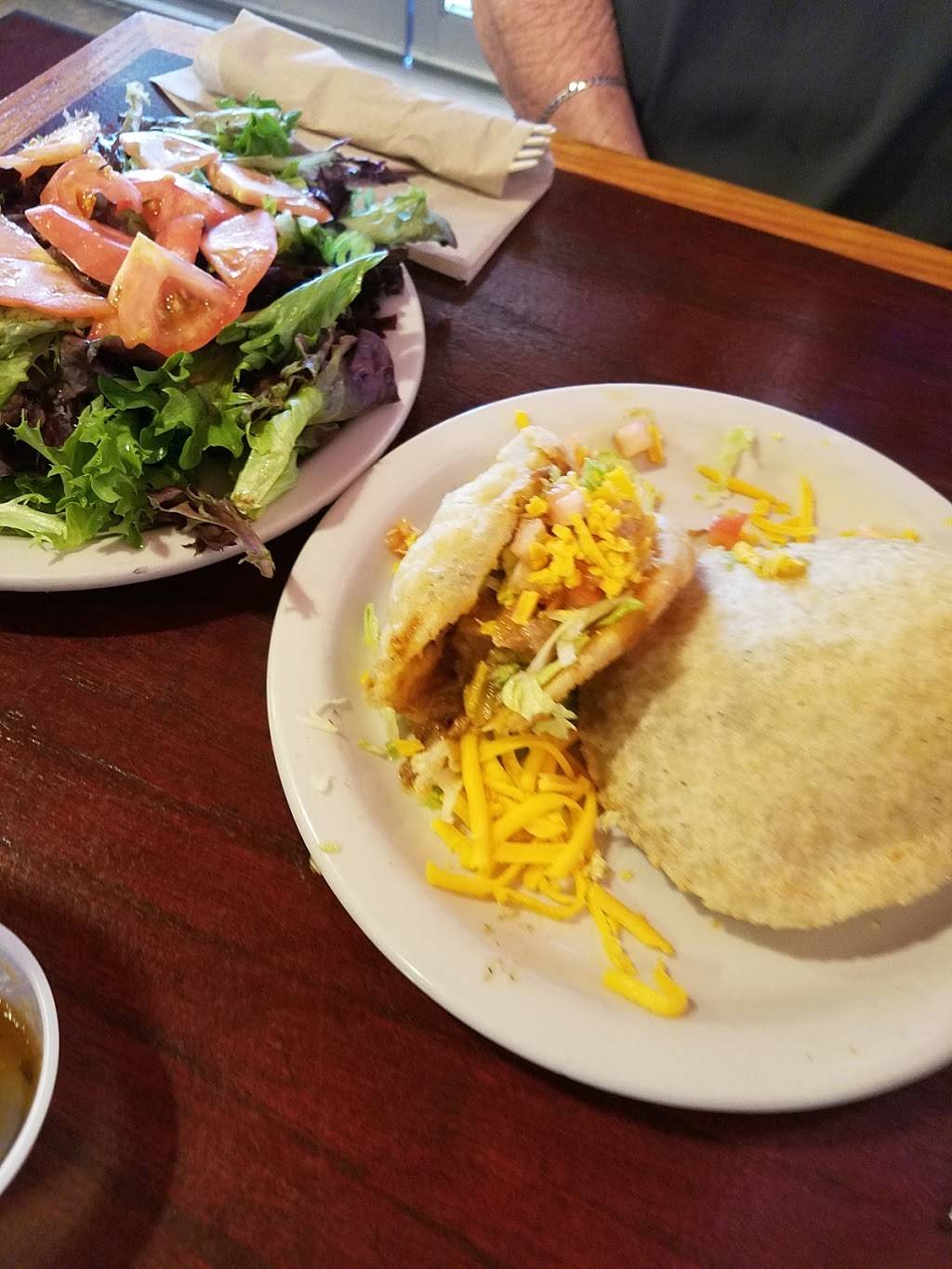 Rays Drive Inn | restaurant | 822 SW 19th St, San Antonio, TX 78207, USA | 2104327171 OR +1 210-432-7171