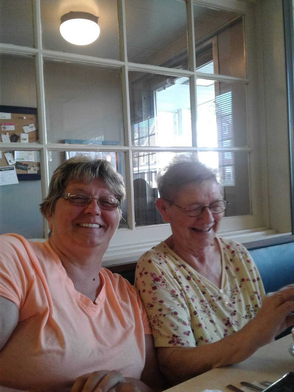 Johns Hideaway Restaurant | restaurant | 302 N College St, Carlisle, PA 17013, USA | 7172436760 OR +1 717-243-6760