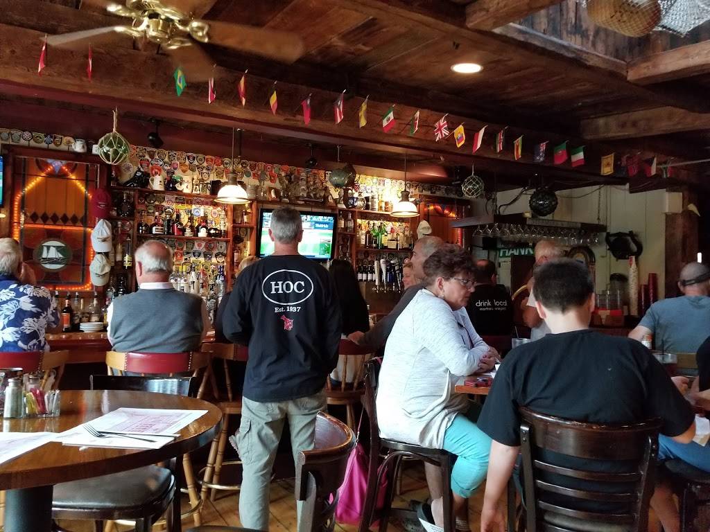 Quarterdeck Restaurant | restaurant | 29 Dock St, Edgartown, MA 02539, USA | 5086275346 OR +1 508-627-5346