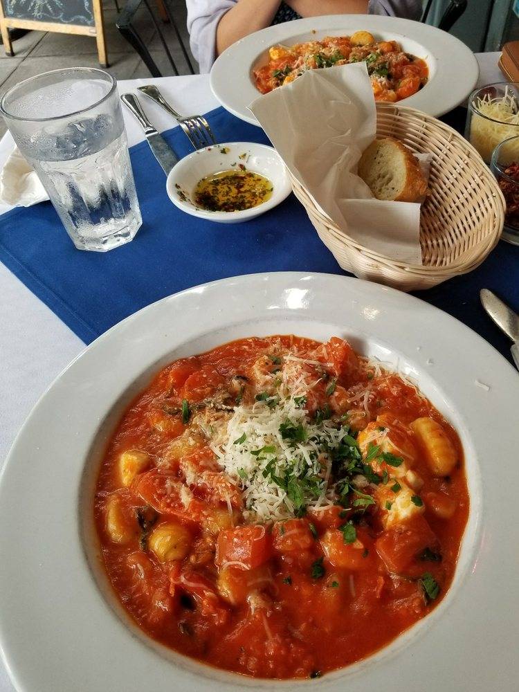 La Vita E Bella | restaurant | 2411 2nd Ave, Seattle, WA 98121, USA | 2064415322 OR +1 206-441-5322