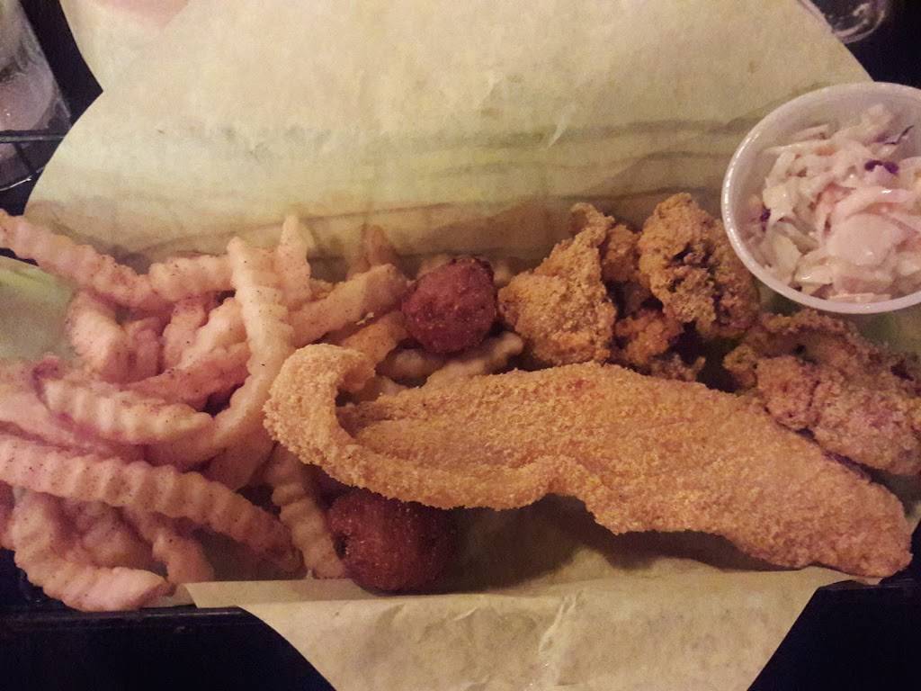 Hamiltons Restaurant And Bar | restaurant | 8460 Central Mall Dr, Port Arthur, TX 77642, USA | 4097240402 OR +1 409-724-0402