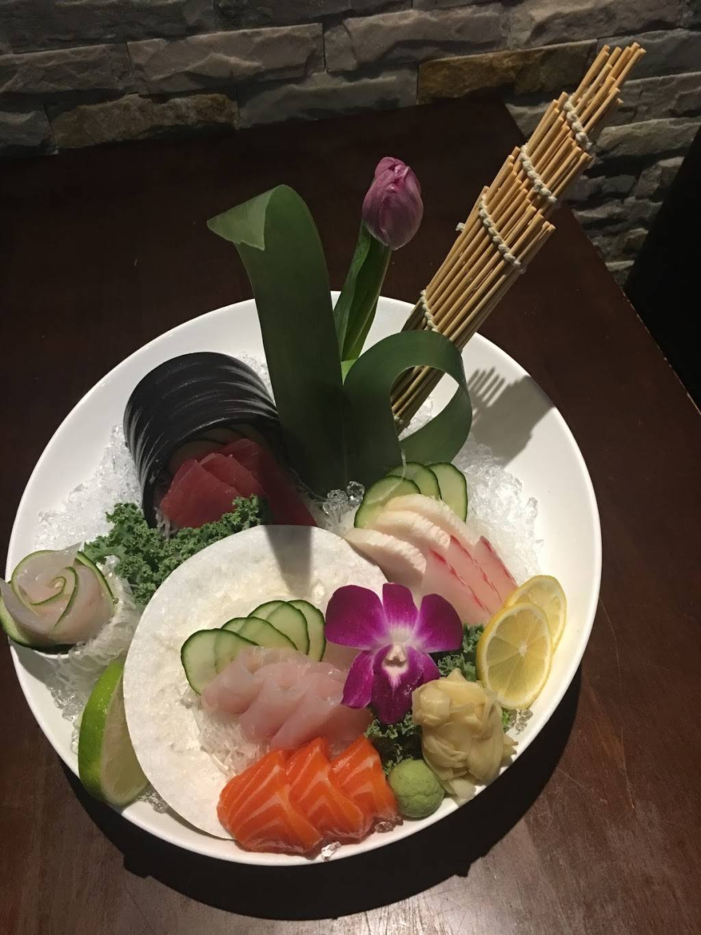 Taku Asian Bistro | restaurant | 100 7th St A, Garden City, NY 11530, USA | 5168779776 OR +1 516-877-9776