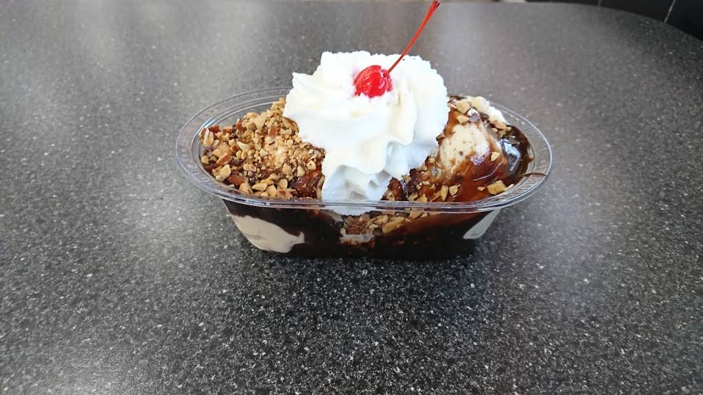 Braums Ice Cream & Burger Restaurant | restaurant | 9755 Greenville Ave, Dallas, TX 75243, USA | 2145037318 OR +1 214-503-7318