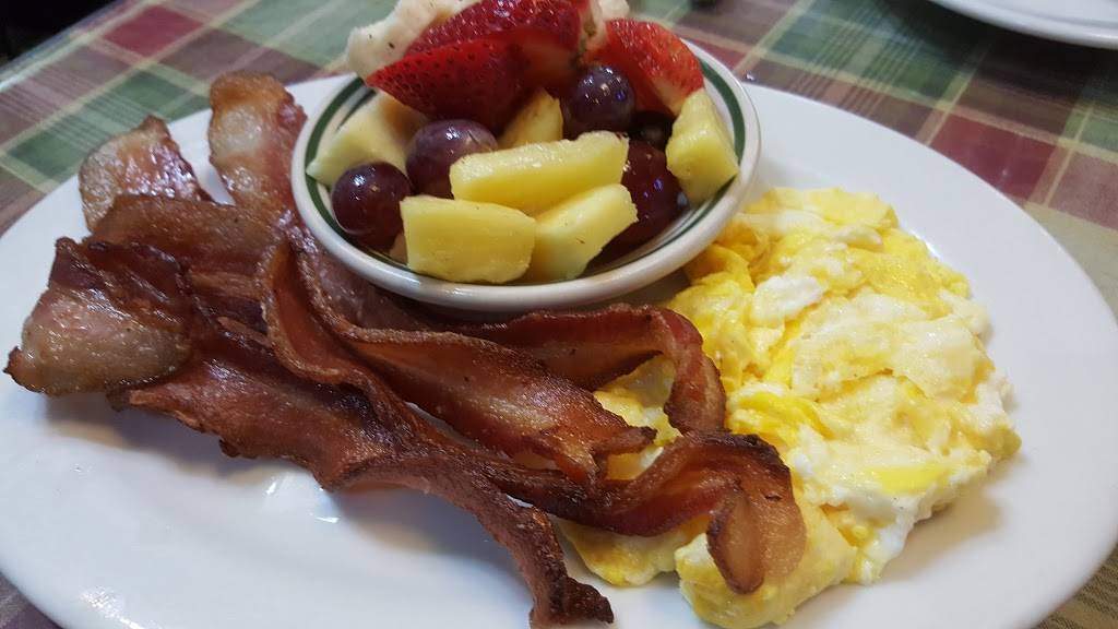 Exeter Whistle Stop | restaurant | 401 E Pine St, Exeter, CA 93221, USA | 5595921100 OR +1 559-592-1100