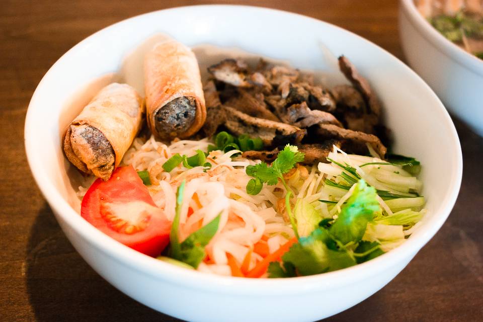 Viet-Nomz | restaurant | 7581 University Blvd, Winter Park, FL 32792, USA | 4076366069 OR +1 407-636-6069