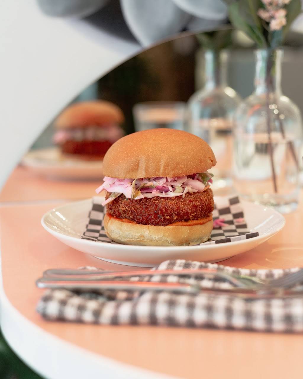 Julians | restaurant | 111 Avenue du Mont-Royal O, Montréal, QC H2T 2S9, Canada | 5143794622 OR +1 514-379-4622