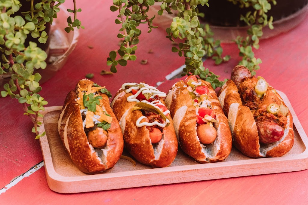 Der Wurst Hot Dogs | restaurant | 6522 N 16th St, Phoenix, AZ 85016, USA | 6026940342 OR +1 602-694-0342