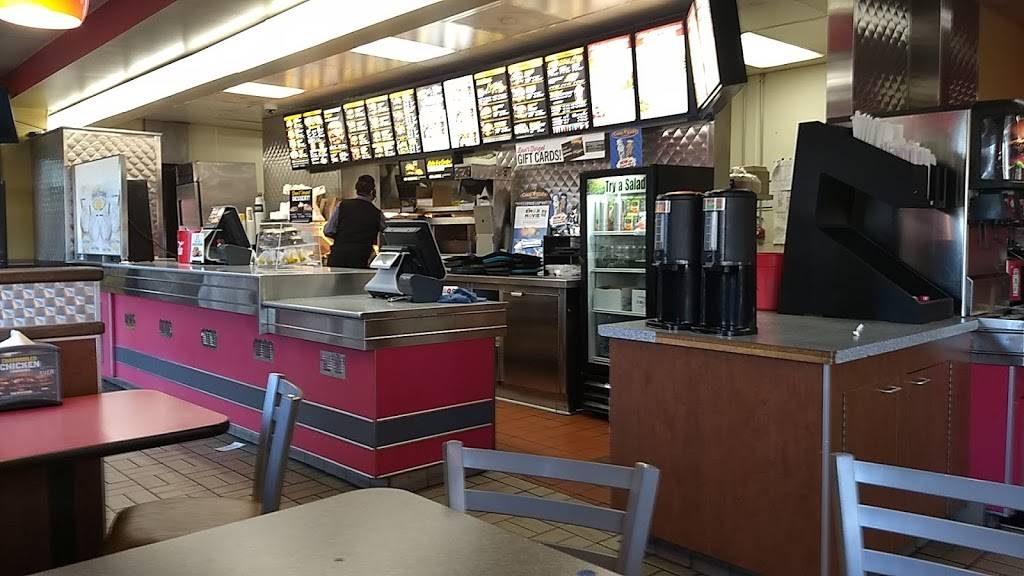 Carls Jr. / Green Burrito | restaurant | 1000 Farmers Ln, Santa Rosa, CA 95405, USA | 7075712001 OR +1 707-571-2001