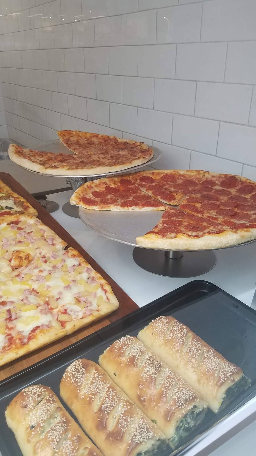 Sbarro | meal takeaway | 333 S State St, Chicago, IL 60604, USA | 3126631070 OR +1 312-663-1070