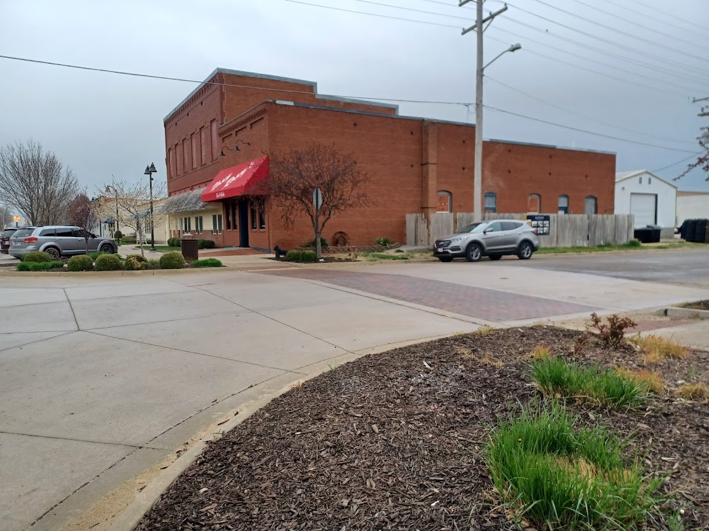 Nosey Roseys Bar & Grilla | restaurant | 139 W Main St, Solomon, KS 67480, USA | 7852610318 OR +1 785-261-0318