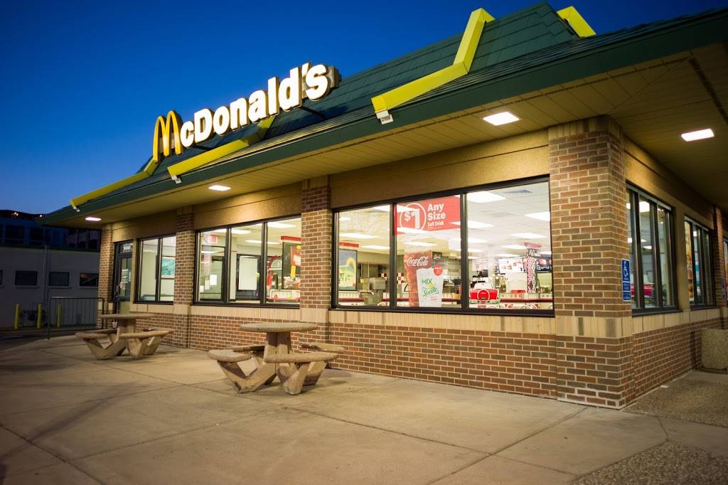 McDonalds | cafe | 2213 University Ave W, St Paul, MN 55114, USA | 6516448333 OR +1 651-644-8333