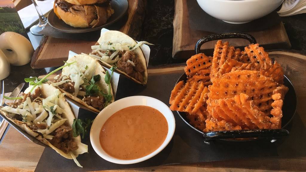 Lot41 Social Bar & Table | restaurant | 655 Dixon Rd, Etobicoke, ON M9W 1J3, Canada | 4162441711 OR +1 416-244-1711