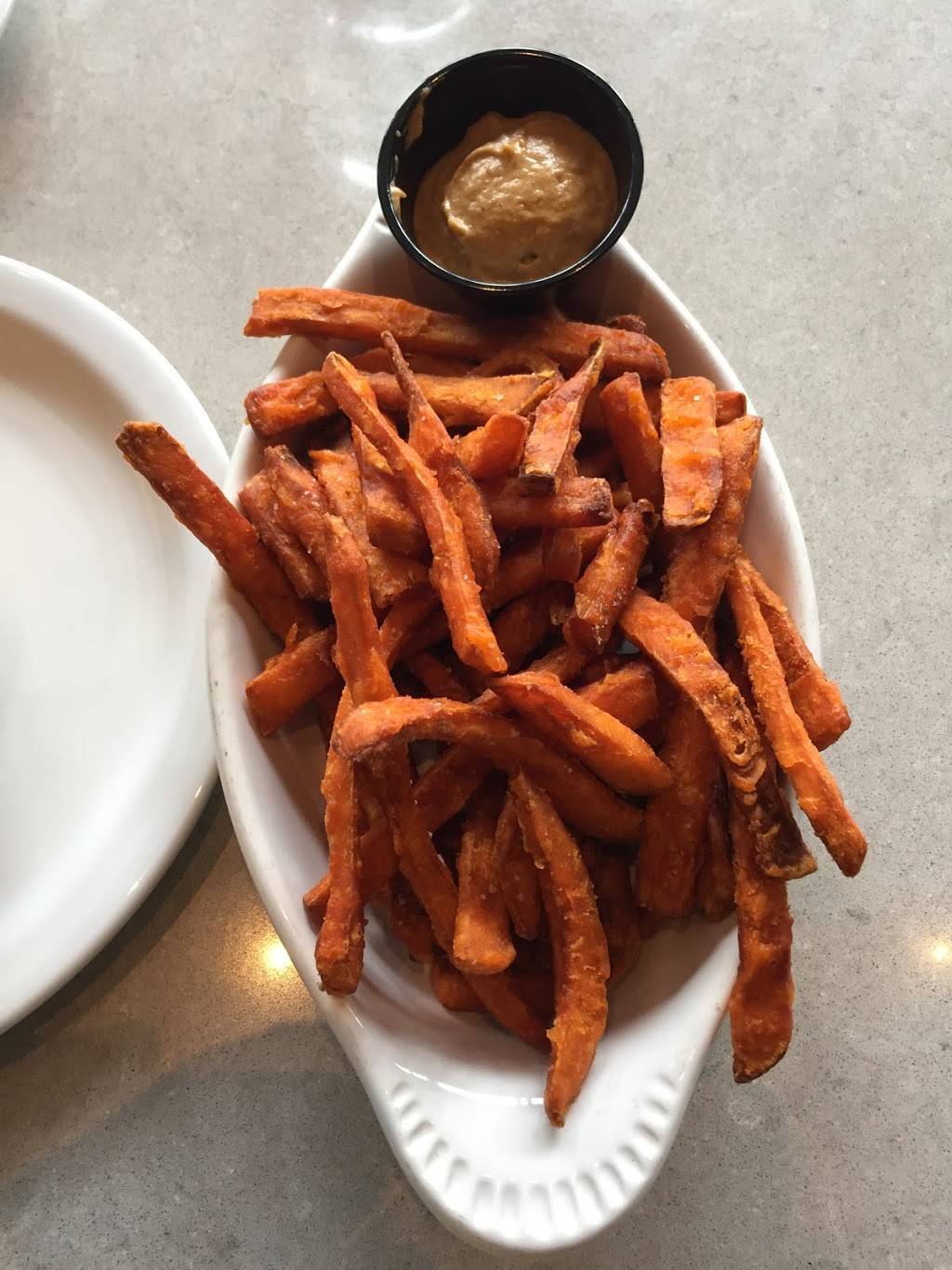 Slaters 50/50 | restaurant | 2817 Greenville Ave, Dallas, TX 75206, USA | 2148880158 OR +1 214-888-0158