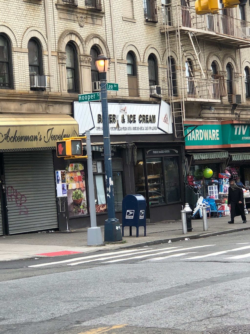 Weiss Bakery Plus 123 | bakery | 123 Lee Ave, Brooklyn, NY 11211, USA | 9293878003 OR +1 929-387-8003