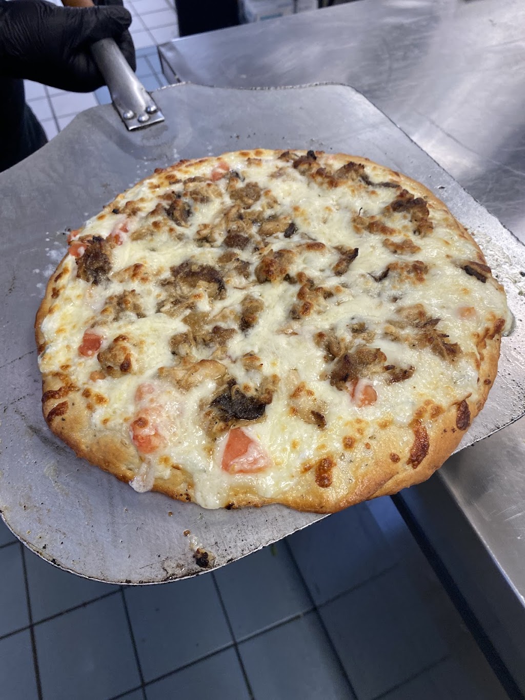 Nikos Mediterranean | restaurant | 6884 Erie Rd, Derby, NY 14047, USA | 7165627219 OR +1 716-562-7219