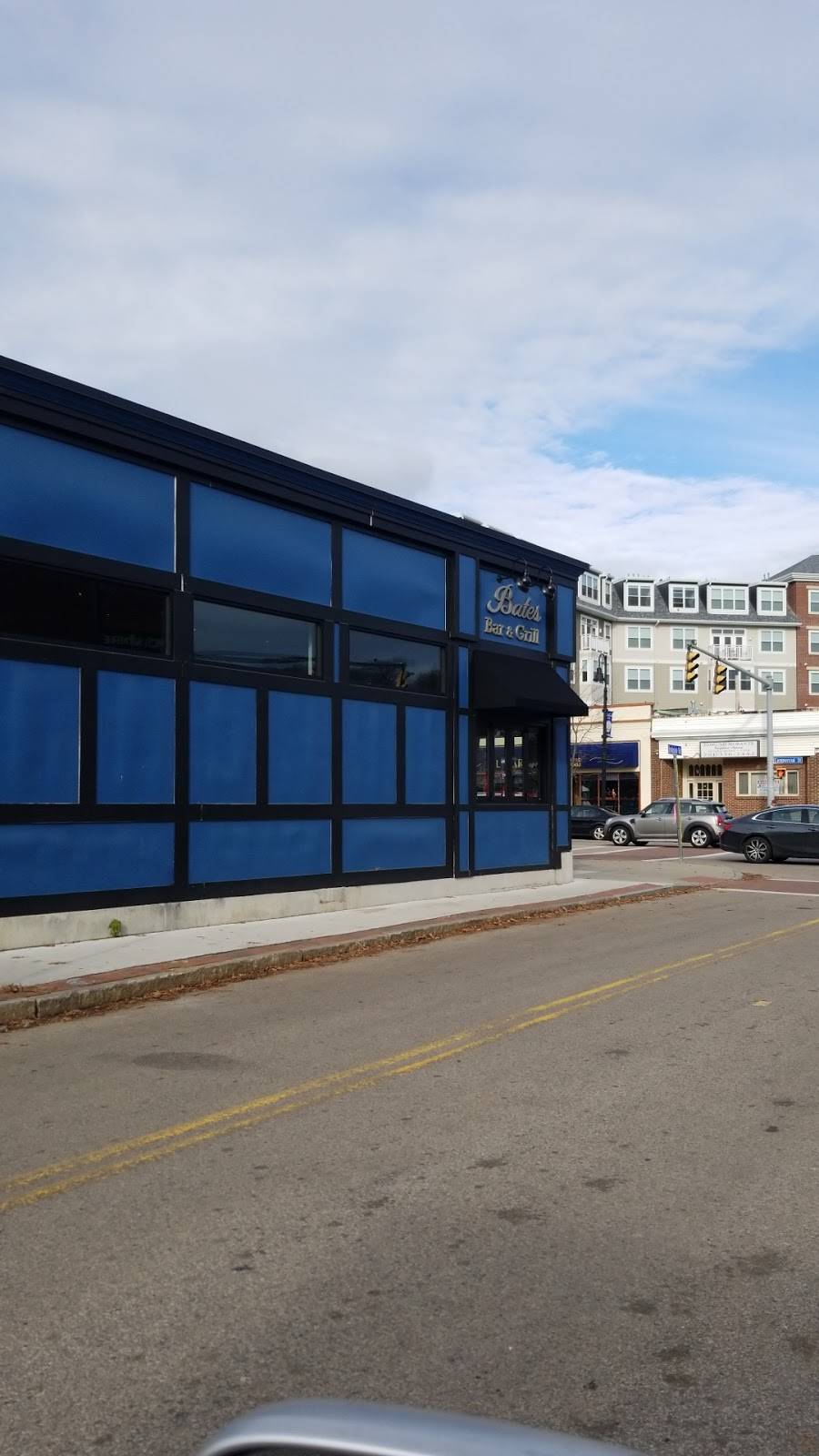 Bates Bar & Grill | restaurant | 2 Commercial St, Braintree, MA 02184, USA | 7818430525 OR +1 781-843-0525