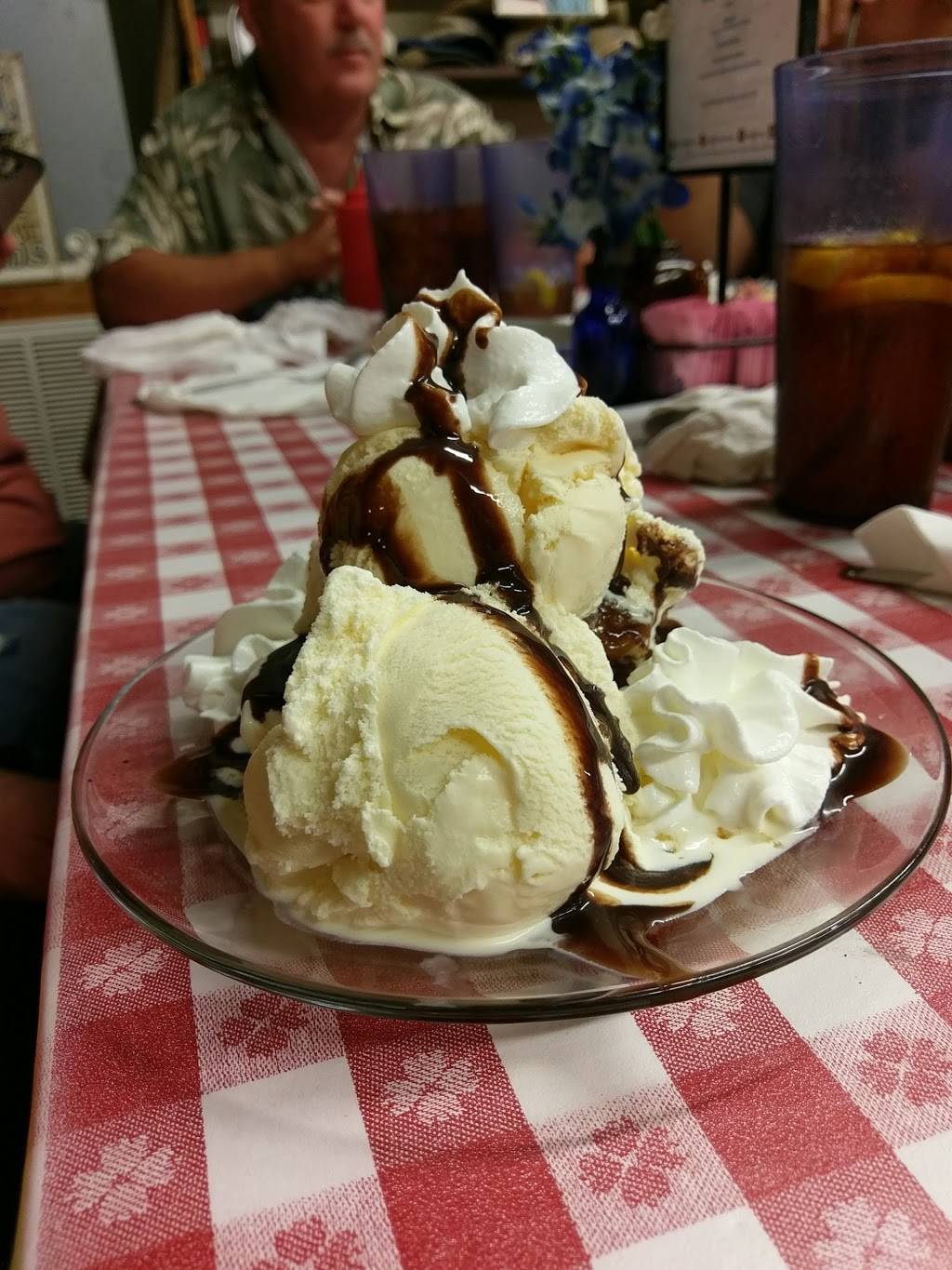 Leona General Store | restaurant | North Leona Blvd, 136 TX-75, Leona, TX 75850, USA | 9033442202 OR +1 903-344-2202