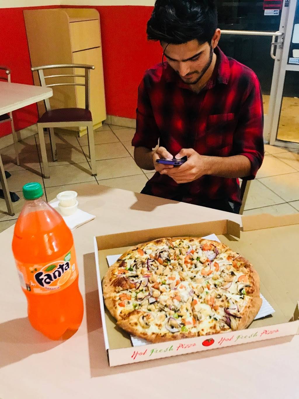 Famous Pizza | restaurant | 4400 47th Ave, Sacramento, CA 95823, USA | 9163913330 OR +1 916-391-3330