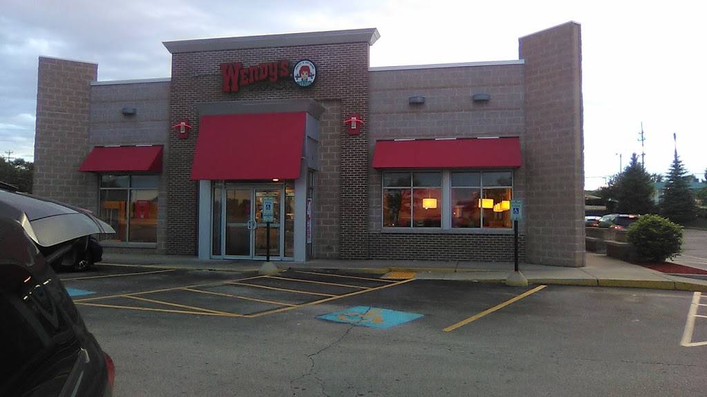 Wendys | restaurant | 3140 N 124th St, Wauwatosa, WI 53222, USA | 4147742772 OR +1 414-774-2772