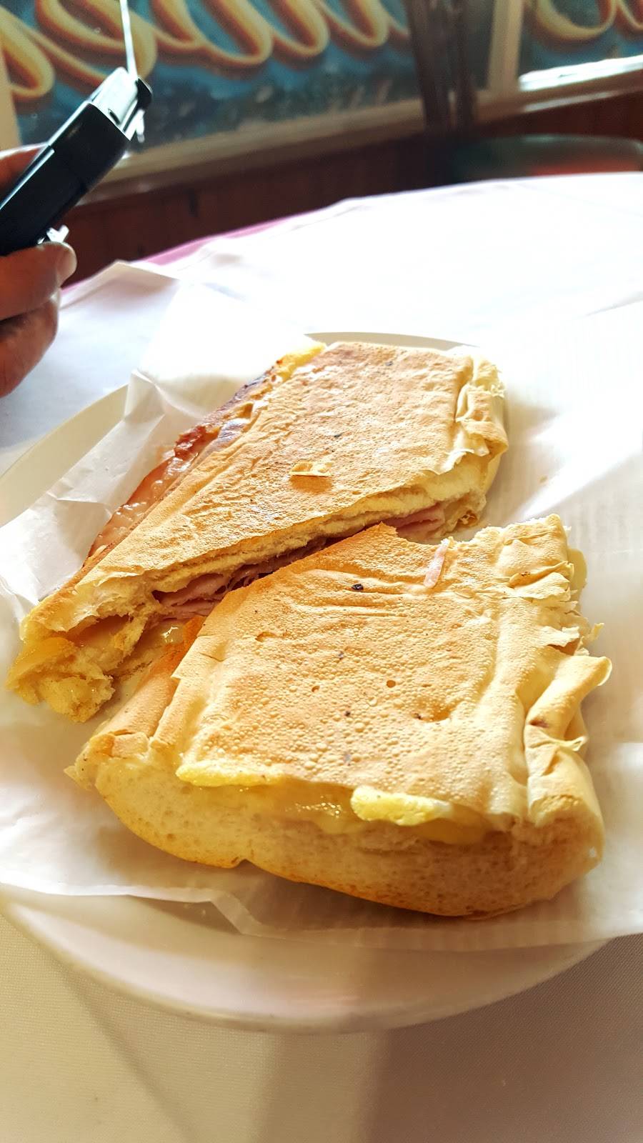 Dennys Latin Cafe | restaurant | 99600 Overseas Hwy, Key Largo, FL 33037, USA | 3054513665 OR +1 305-451-3665