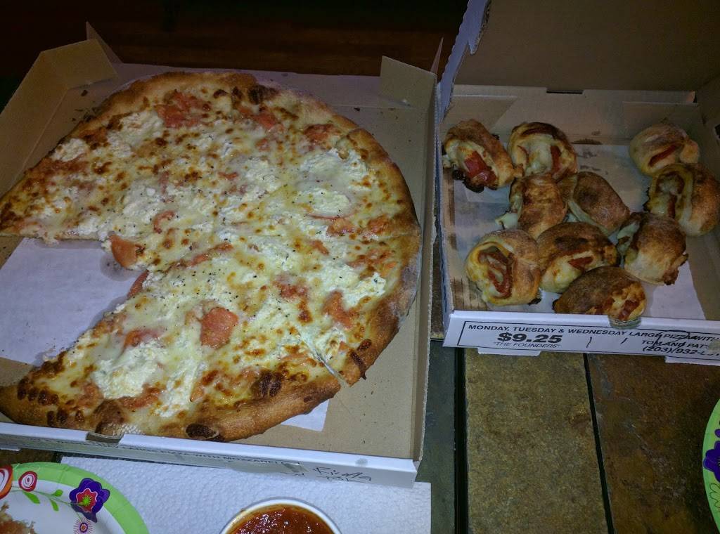 Tom & Pats Pizza | restaurant | 9 Prospect Ave, West Haven, CT 06516, USA | 2039325315 OR +1 203-932-5315