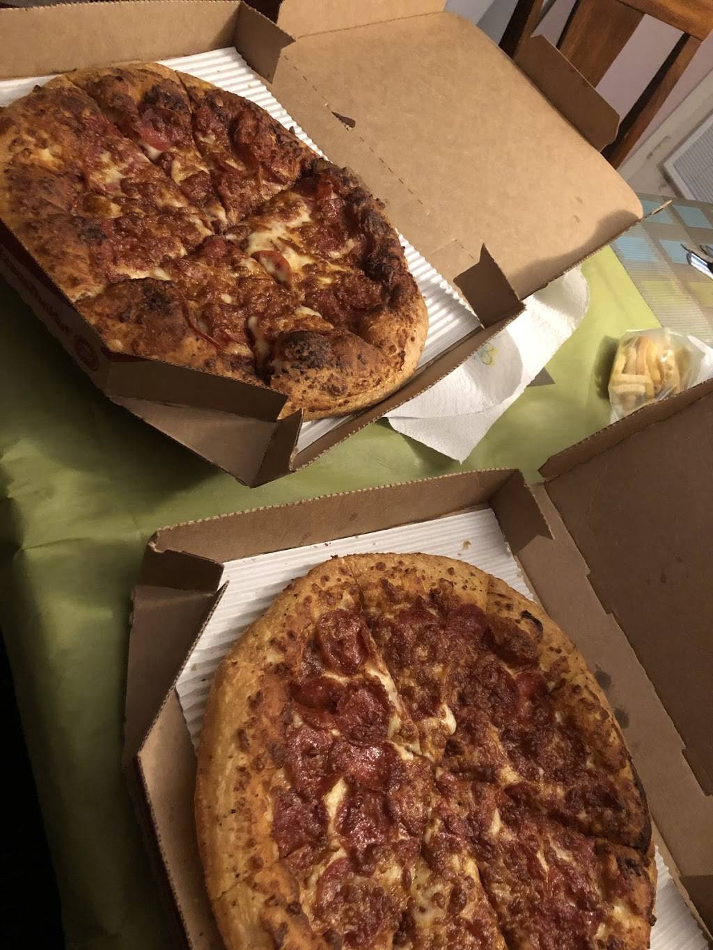 Pizza Hut | restaurant | 13611 Genito Rd, Midlothian, VA 23112, USA | 8047446666 OR +1 804-744-6666