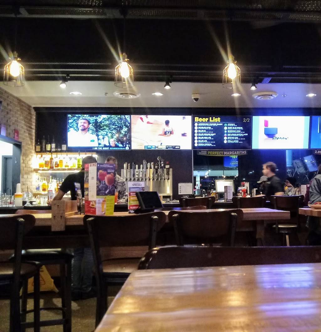 Applebees Grill + Bar | restaurant | 1834 Miller Park Way, Milwaukee, WI 53219, USA | 4146450946 OR +1 414-645-0946