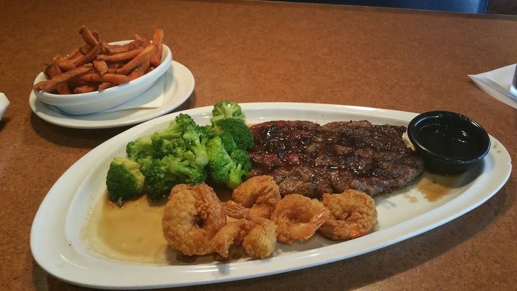 TGI Fridays | restaurant | 9 Brickyard Dr, Bloomington, IL 61701, USA | 3096622231 OR +1 309-662-2231