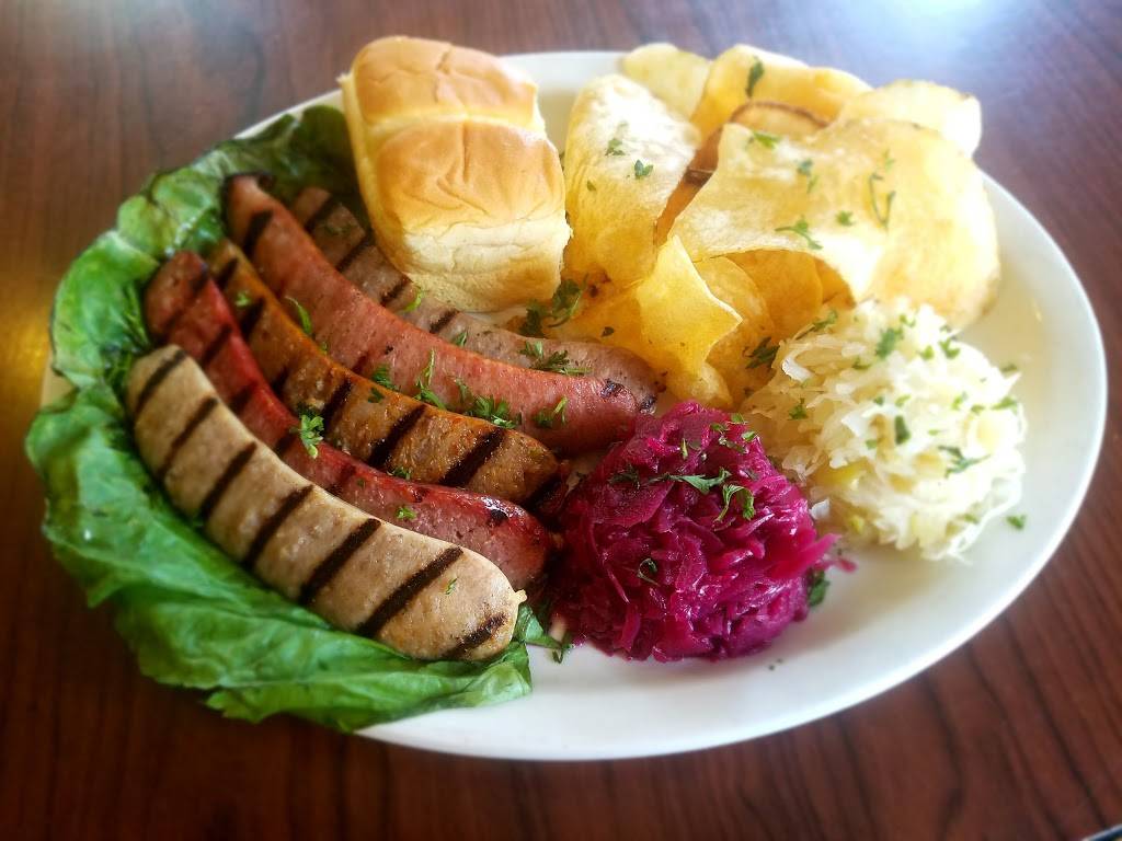 Brat House Grill | restaurant | 49 Wisconsin Dells Pkwy S, Wisconsin Dells, WI 53965, USA | 6082548505 OR +1 608-254-8505