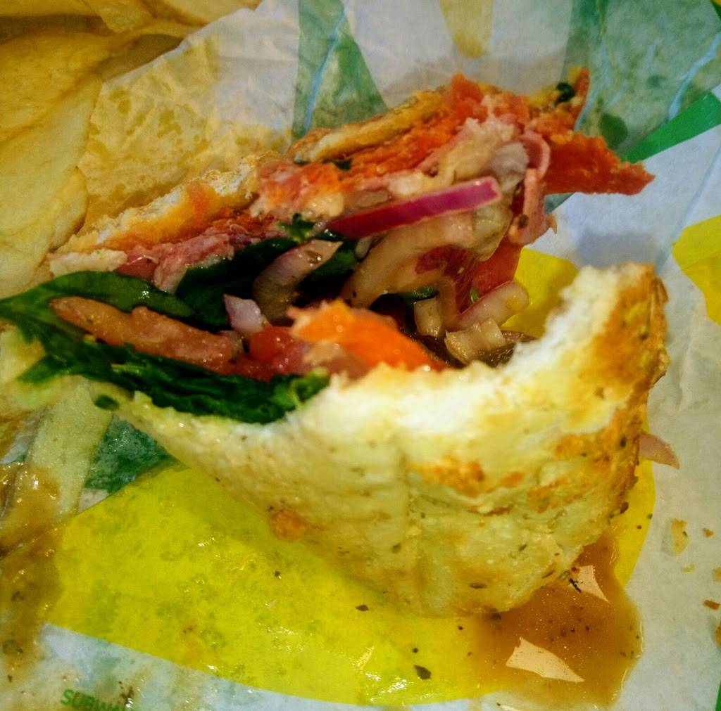 Subway | meal takeaway | 901 NW 17th St, Miami, FL 33136, USA | 3053248862 OR +1 305-324-8862