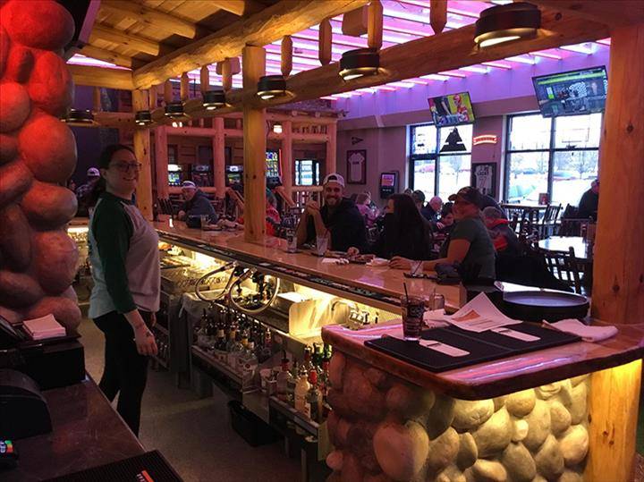 Lucky’s At The Lodge | restaurant | S74W17096 Janesville Rd, Muskego, WI 53150, USA | 4142358566 OR +1 414-235-8566