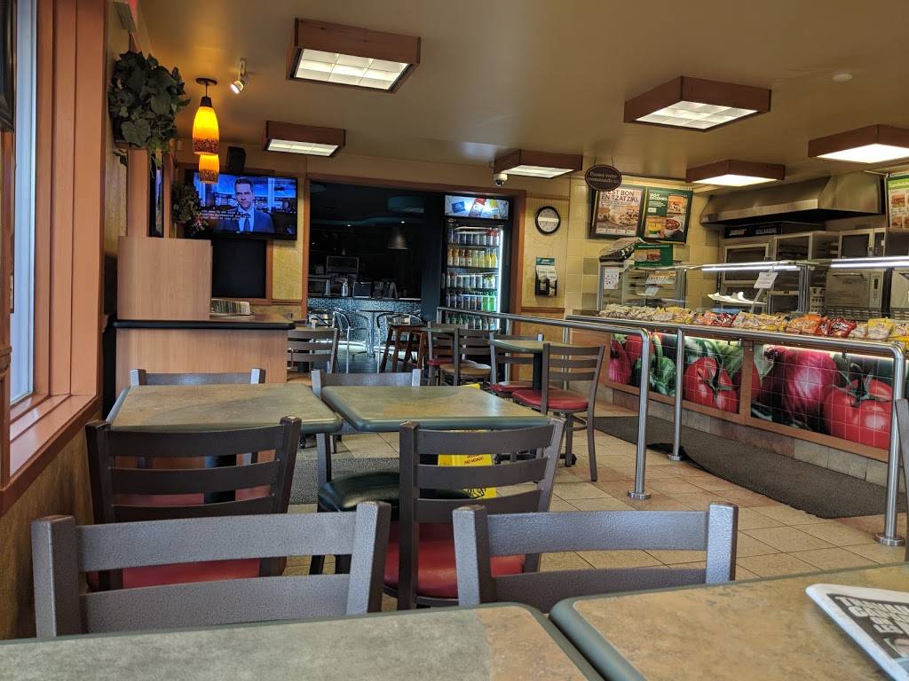 Subway | restaurant | 8 Boulevard de la Salette, Saint-Jérôme, QC J7Y 5C8, Canada | 4505302626 OR +1 450-530-2626