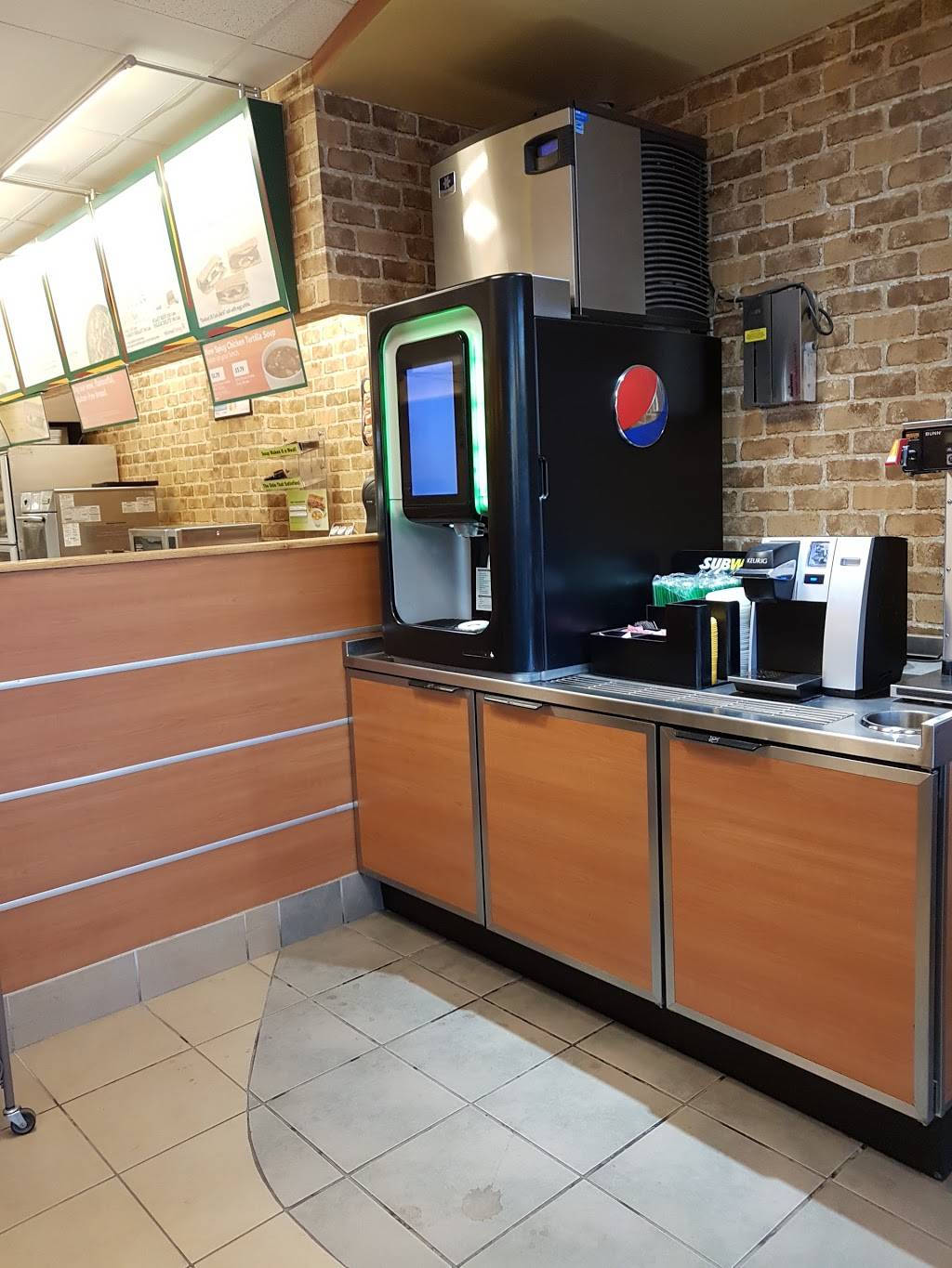 Subway | meal takeaway | 19466 Yonge St, Holland Landing, ON L9N 1L7, Canada | 9052356122 OR +1 905-235-6122