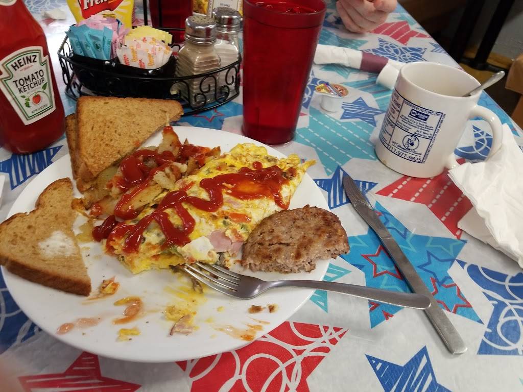 Dixie Eatery | restaurant | 4 N Main St, Smithsburg, MD 21783, USA | 3018245224 OR +1 301-824-5224