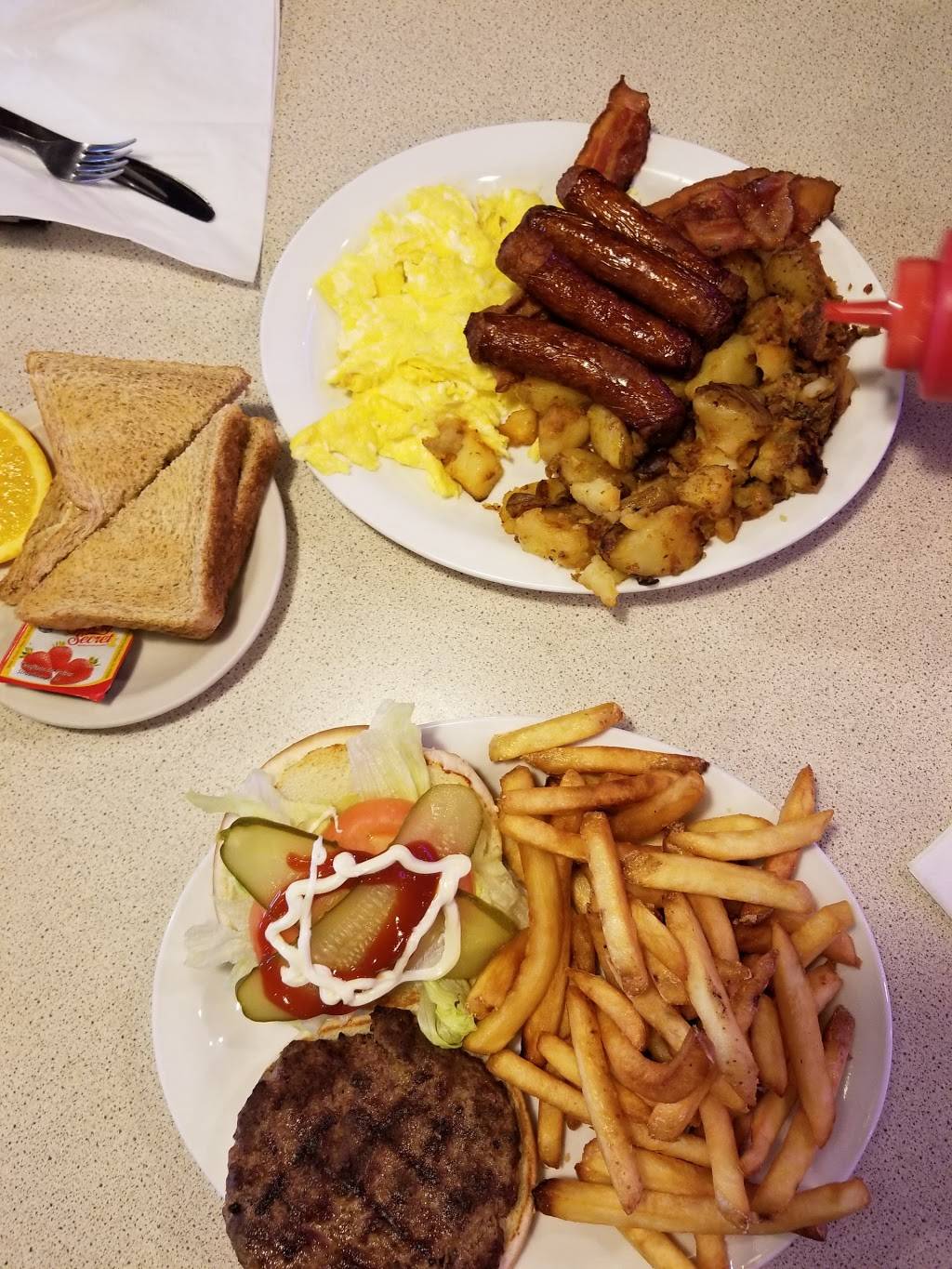 Gordos Diner | restaurant | 200 Edgeley Blvd, Concord, ON L4K 3Y8, Canada | 9057385003 OR +1 905-738-5003