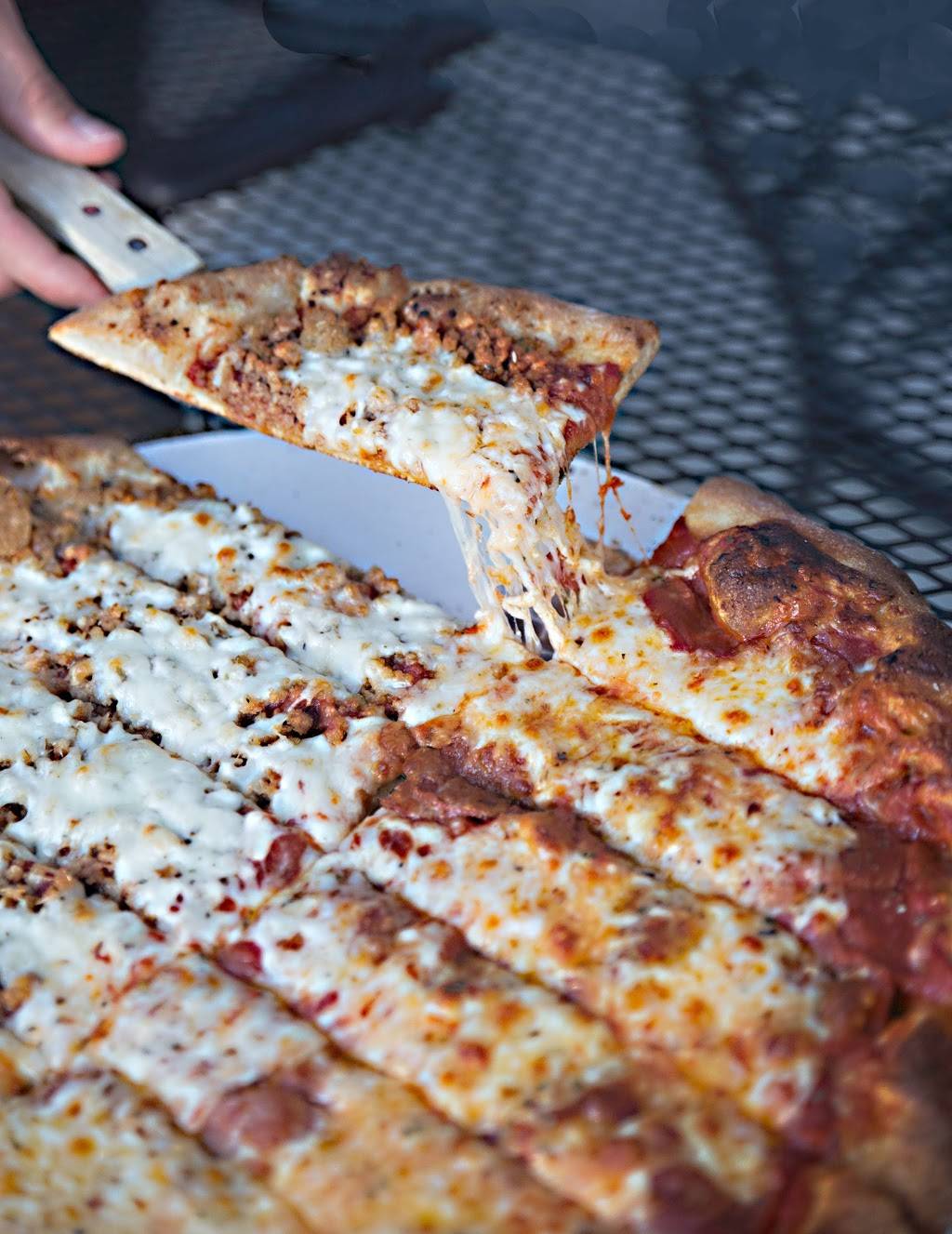 Clints Draft House Pizza & Grill | restaurant | 1630 7th St, Moline, IL 61265, USA | 3097643858 OR +1 309-764-3858