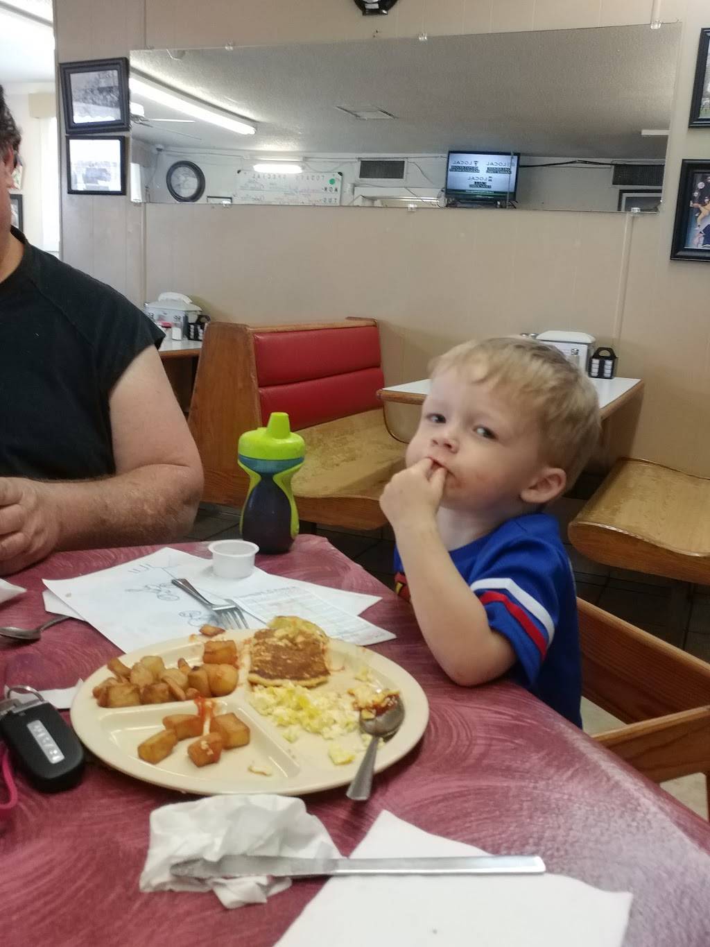 Griffins Quick Lunch | restaurant | 200 Washington St, Williamston, NC 27892, USA | 2528024699 OR +1 252-802-4699