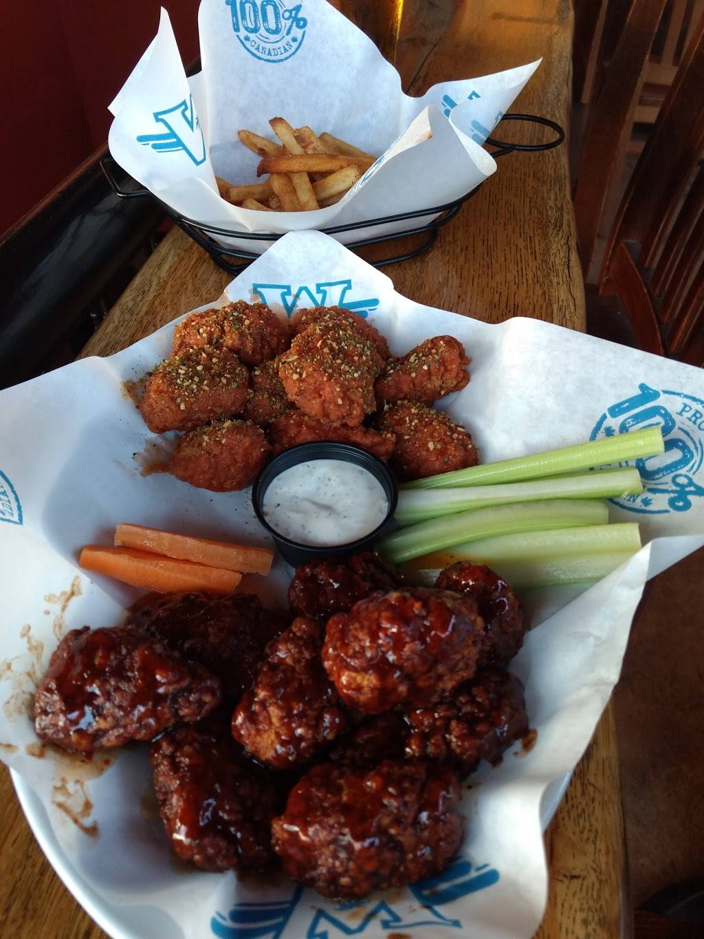 Wild Wing | restaurant | 714 Lakeshore Rd E 1 & 6, Mississauga, ON L5G 1J6, Canada | 9052781500 OR +1 905-278-1500