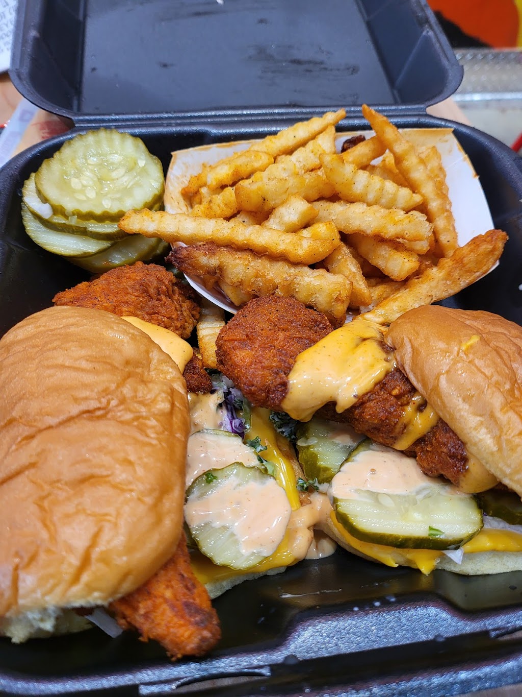 Daves Hot Chicken | restaurant | 32200 Dyer St, Union City, CA 94587, USA | 5102401000 OR +1 510-240-1000