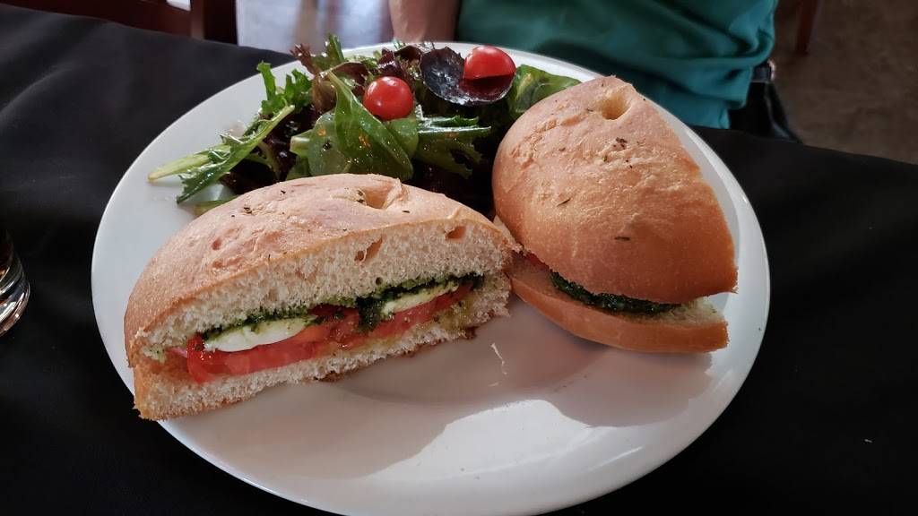 Francescas Italian Kitchen | restaurant | 31165 Temecula Pkwy, Temecula, CA 92592, USA | 9513033300 OR +1 951-303-3300