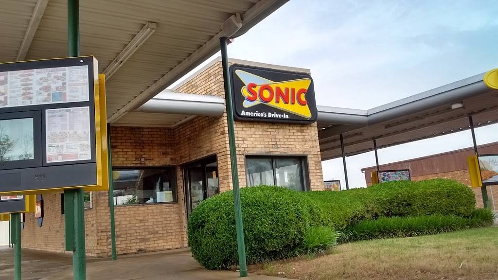 Sonic Drive-In | restaurant | 3685 S Mendenhall Rd South, Memphis, TN 38115, USA | 9017954330 OR +1 901-795-4330