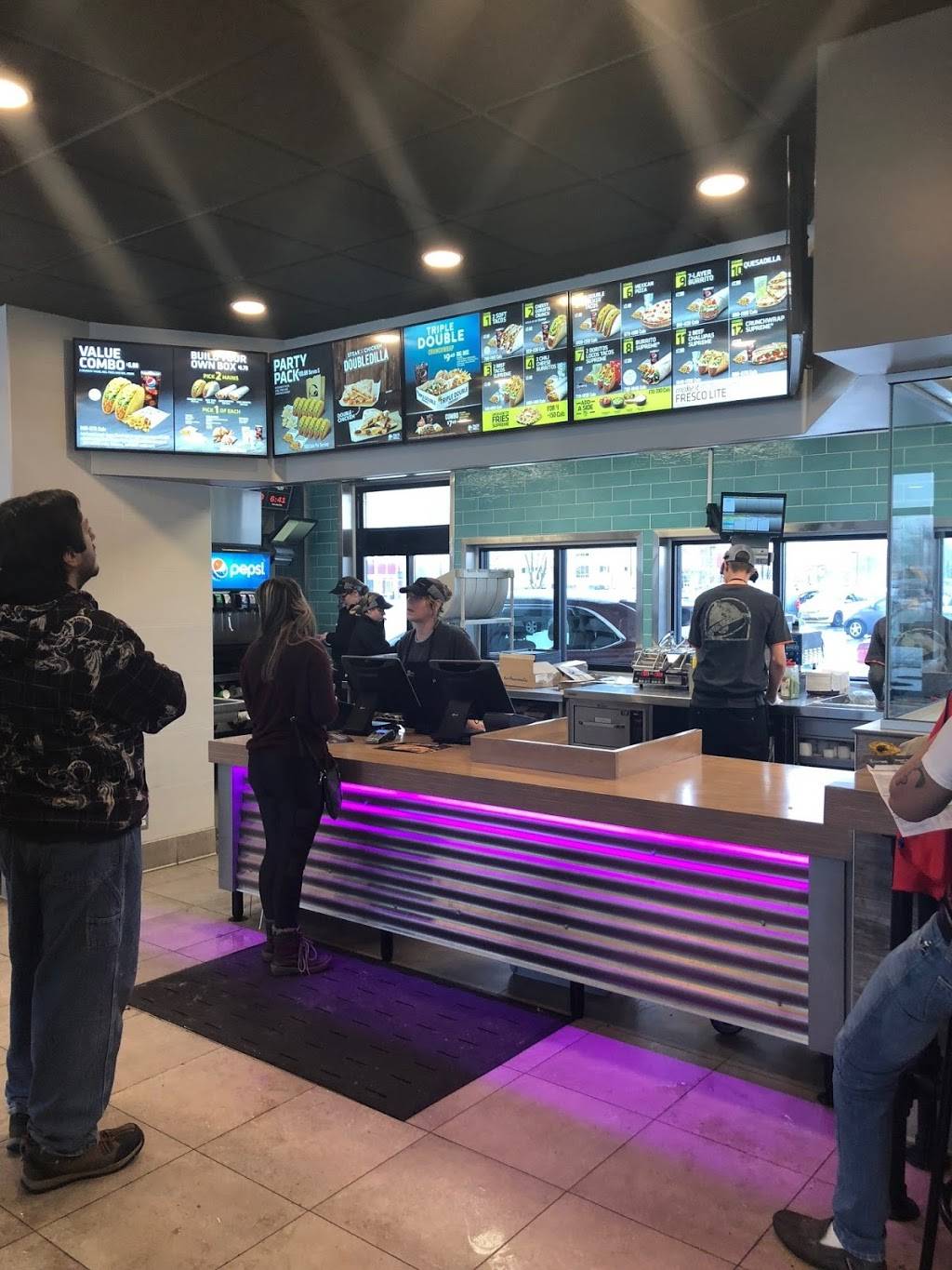 Taco Bell | meal takeaway | 68 King George Rd, Brantford, ON N5W 3C1, Canada | 5197531696 OR +1 519-753-1696