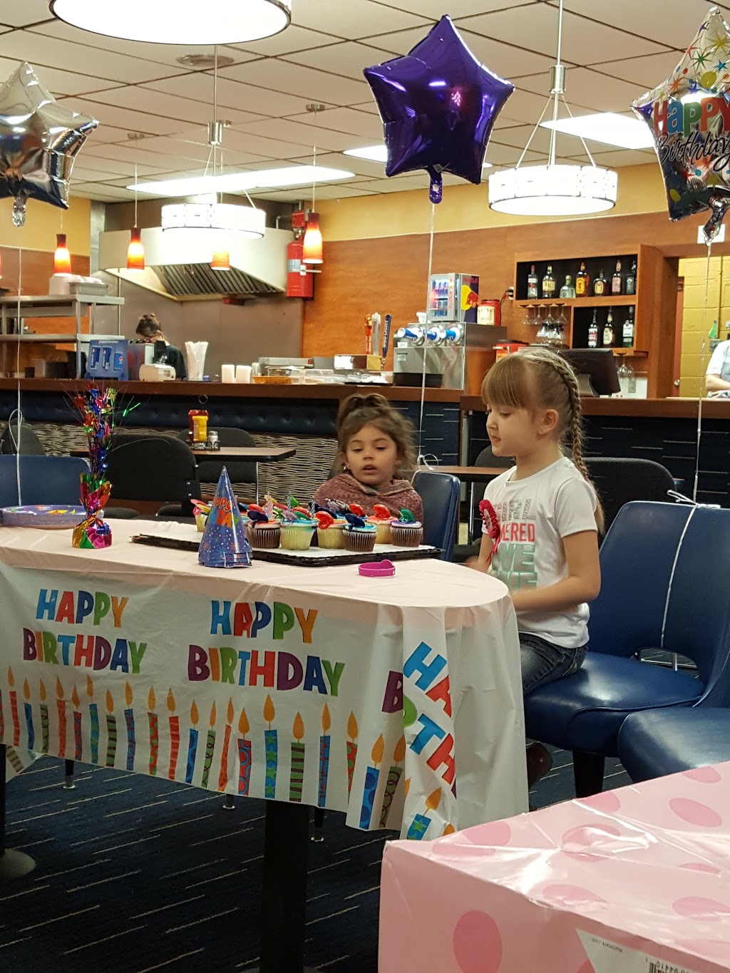 The Holiday Bowl | restaurant | 310 State St, Augusta, KS 67010, USA | 3057310945 OR +1 305-731-0945