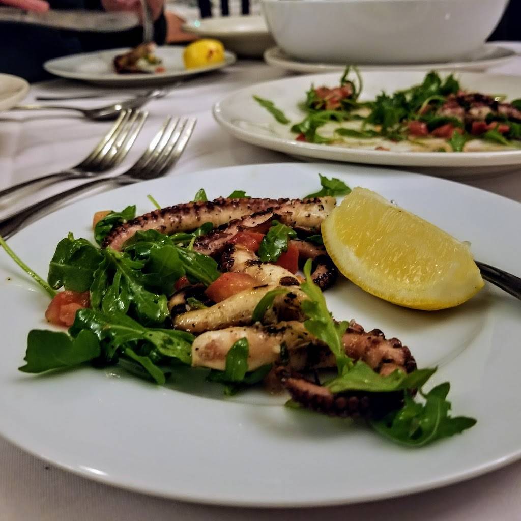 Agostinos Italian Ristorante | restaurant | 336 Pelham Rd, New Rochelle, NY 10805, USA | 9142356019 OR +1 914-235-6019