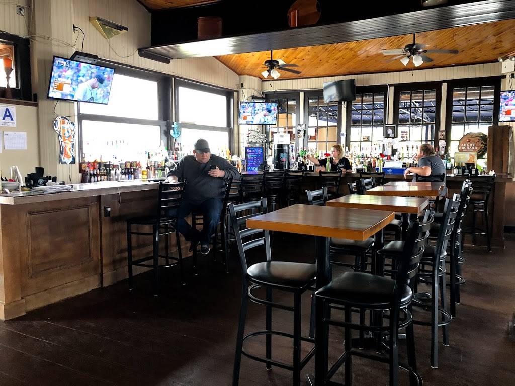 South Shore Bar & Grill | restaurant | 225 Ellis St, Staten Island, NY 10307, USA | 7182272258 OR +1 718-227-2258