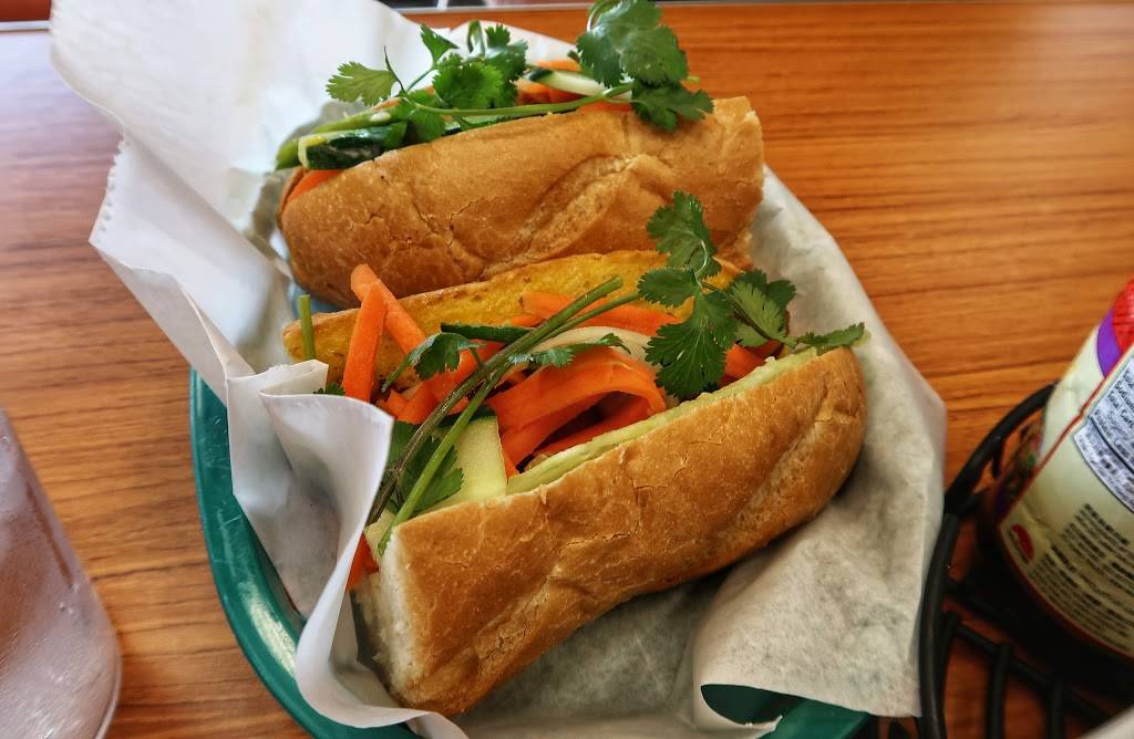 Flaming Kitchen Pho | restaurant | 2130 E Arbors Dr #125, Charlotte, NC 28262, USA | 9802997992 OR +1 980-299-7992